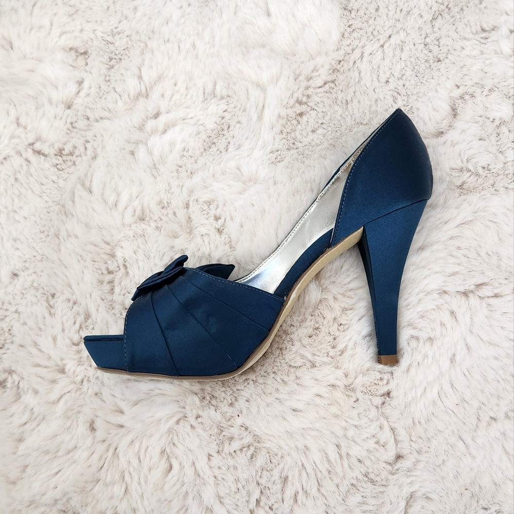 Heels - Picture 4 of 4